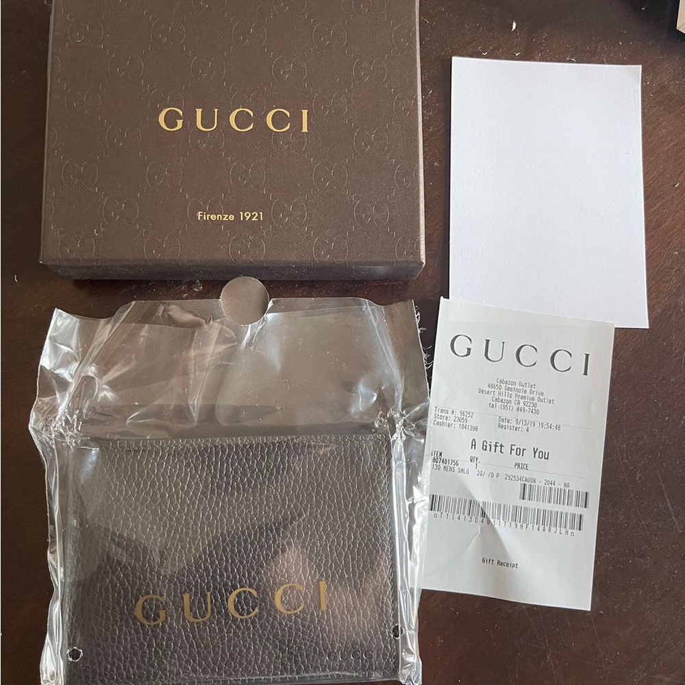 The new gucci wallet for men. Includes  gift box - Picture 6 of 6